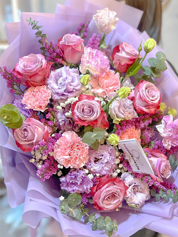 True Moments Flowers arrangement